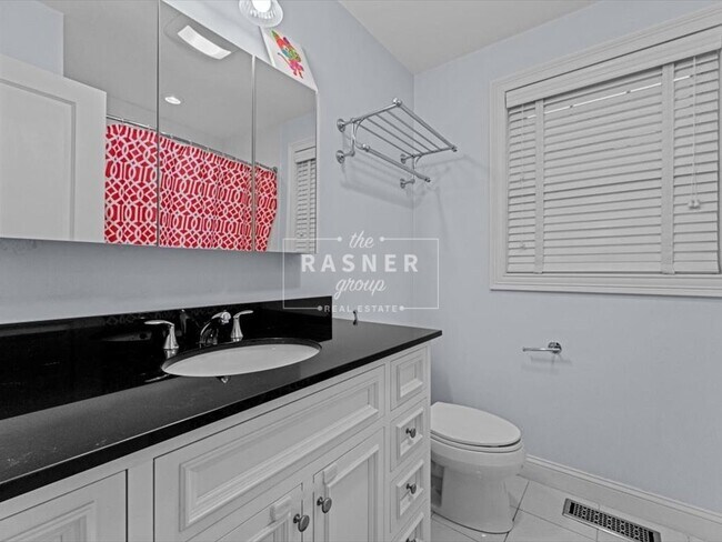 Building Photo - 17 Beacon St