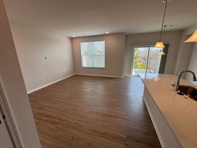 Building Photo - 1502 Salt Springs Dr