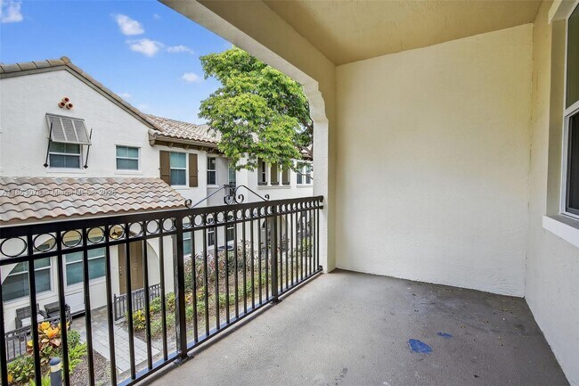 Building Photo - 2938 St Thomas Dr
