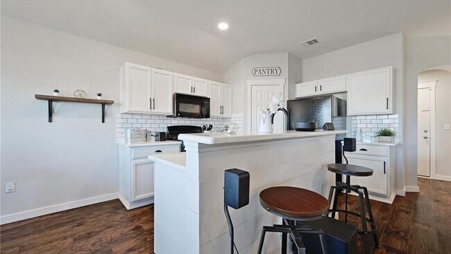 Building Photo - 436 Musgrav-