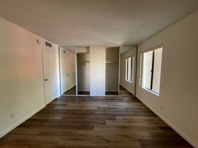 Building Photo - SHERMAN OAKS!!!: FANTASTIC 2 BEDROOM + 1 1...
