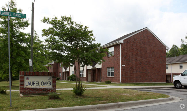 Primary Photo - Laurel Oaks Apartments