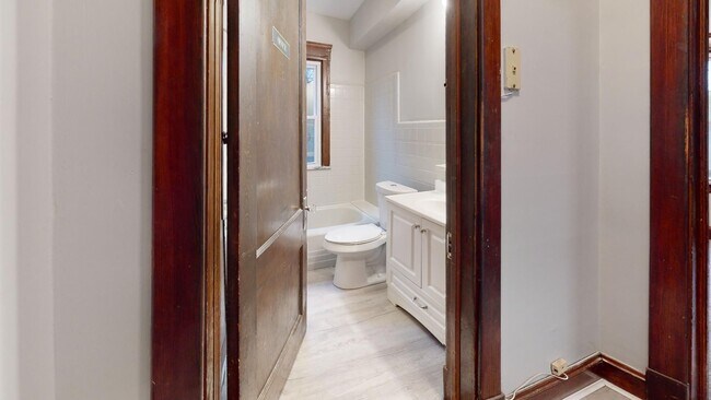 Building Photo - 3210 W.98th