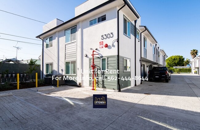 Building Photo - Townhome - 3 Bedrooms-2.0 Baths - Cudahy