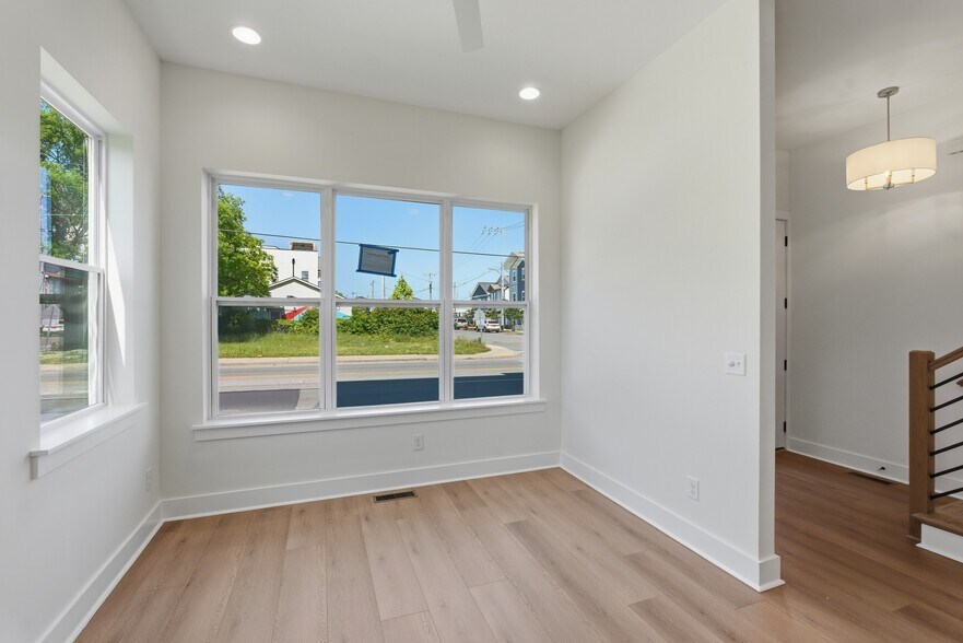 Building Photo - 626 40th Ave N