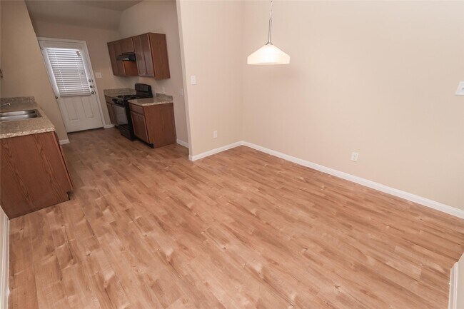 Building Photo - 2406 Peterborough Way