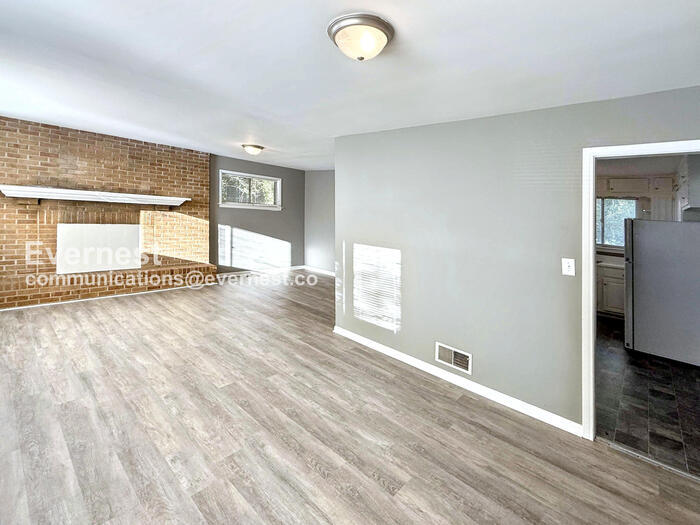 Building Photo - 937 Hickory Dr