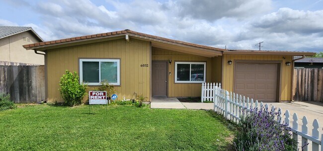 Building Photo - 6032 Cresenda Ave