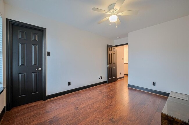 Building Photo - 13703 Broad Oaks Ln