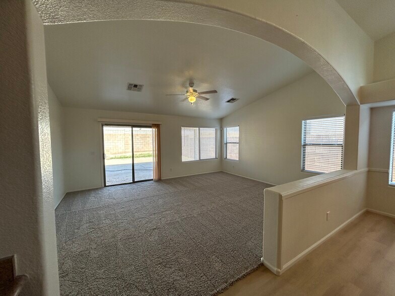 Building Photo - 8217 S 45th Ln
