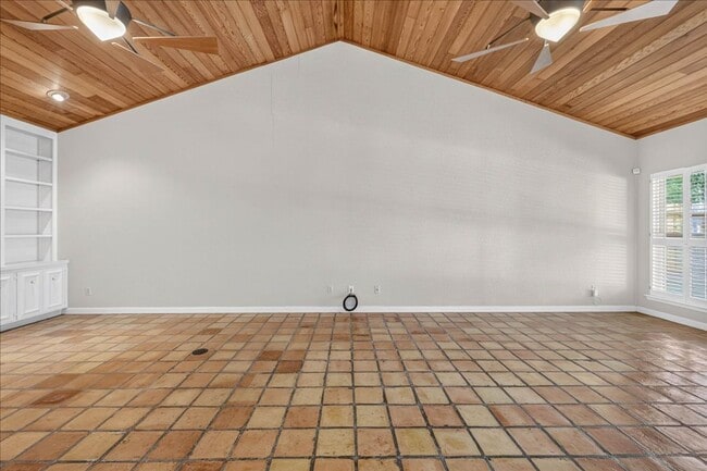 Building Photo - 5305 Greenbriar Dr