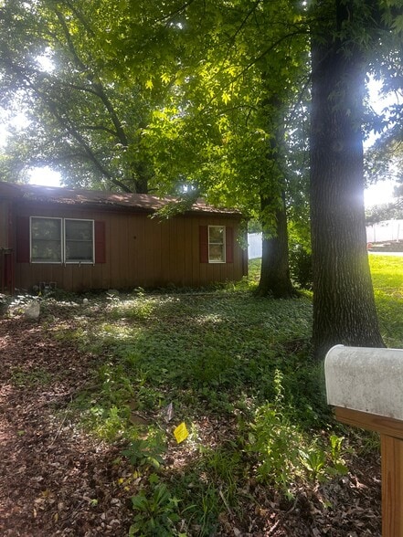 Building Photo - 1225 East Dr