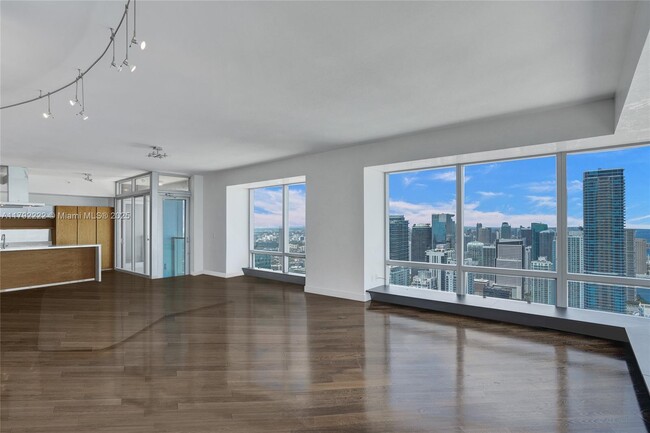 Building Photo - 1425 Brickell Ave
