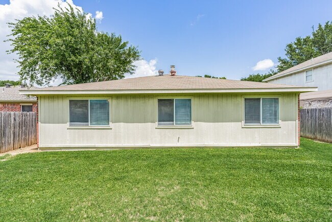 Building Photo - 6329 Glen Knoll Dr