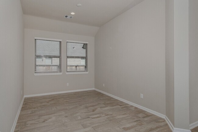 Building Photo - 151 Silva Creek Trl