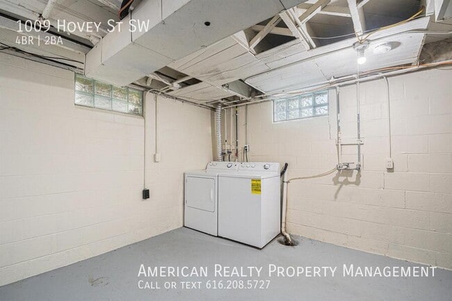 Building Photo - 1009 Hovey St SW