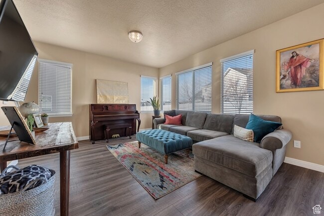 Building Photo - 3234 W Desert Lily Dr