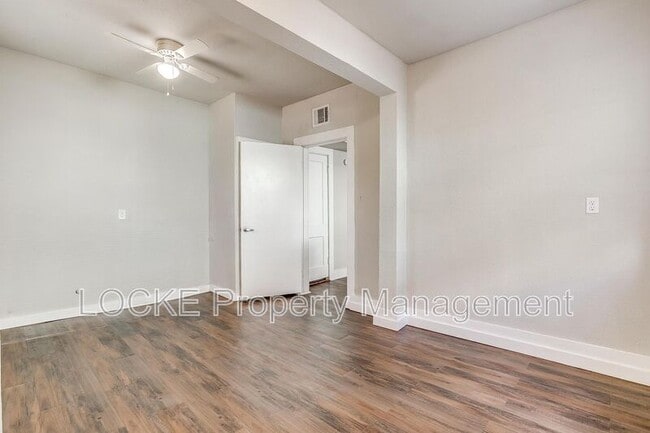 Building Photo - 1411 6th Ave