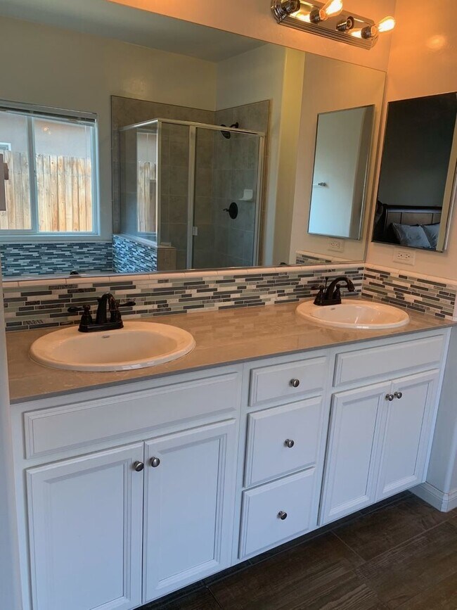 Building Photo - Beautiful Home in Northwest Bakersfield