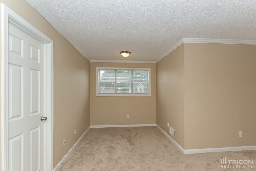 Building Photo - 1318 N Hampton Dr
