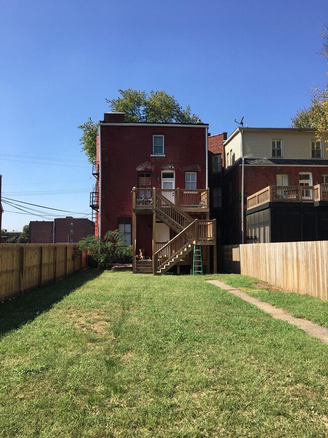 Building Photo - 1131