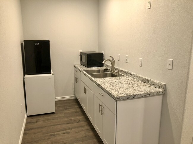 Basement wet bar - 2509 Custer Dr