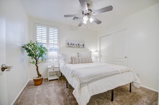 Bedroom 2 - 4222 E Bonanza Rd