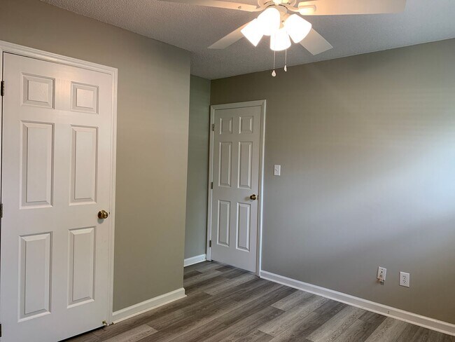 Building Photo - Fantastic Renovated Raleigh Ranch, With Am...