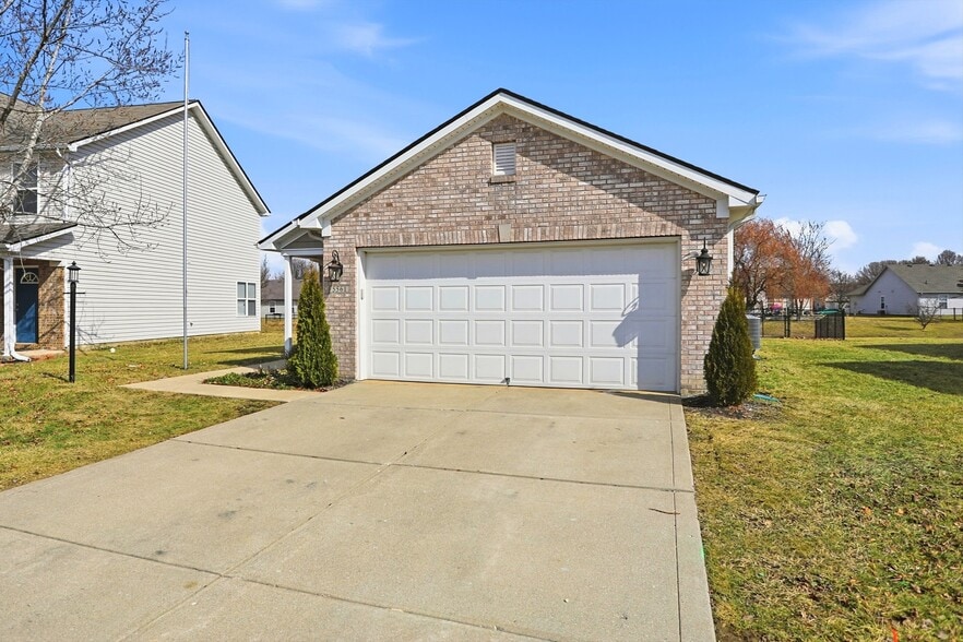 Building Photo - 5561 Wild Horse Dr