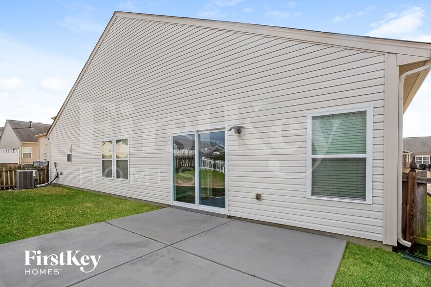 Building Photo - 3516 Larkhaven Ave SW