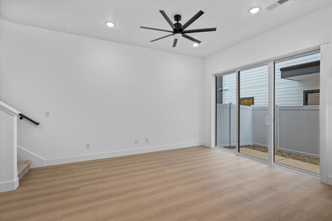 Building Photo - 208 Bogey Ln