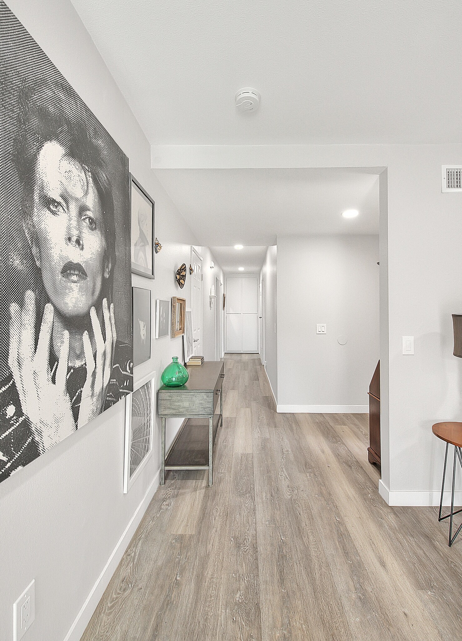 Building Photo - 1068 Border Ave
