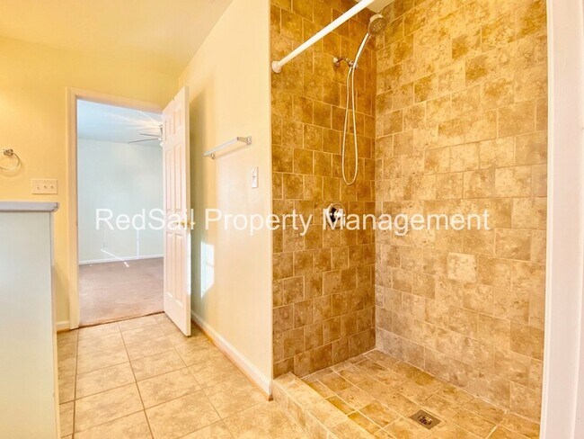 Building Photo - Crowne Pointe home available!