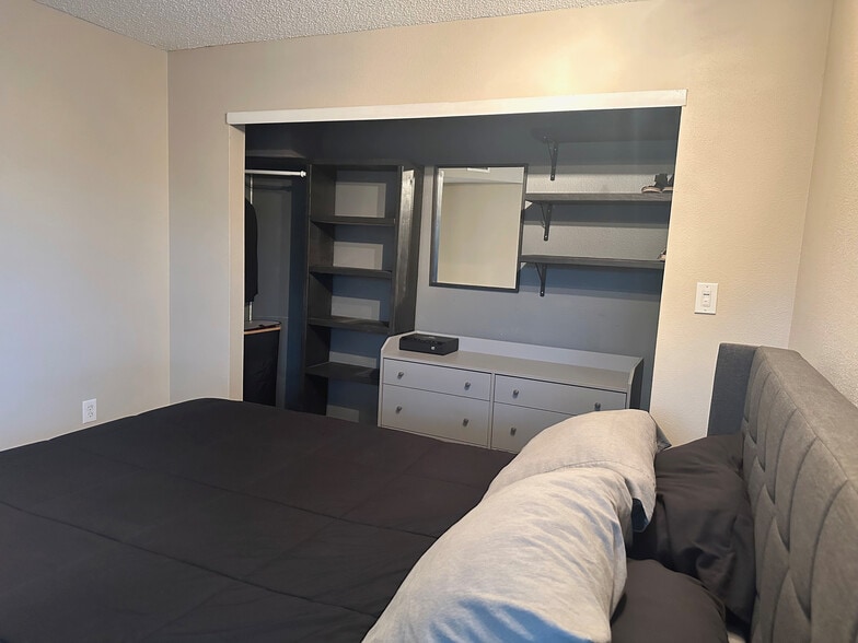 Primary Bedroom - 1226 S Monaco Pky