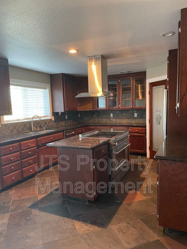 Building Photo - 2542 Rod Beaudry Dr