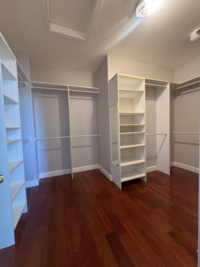 Building Photo - 360 Allenwood Ct