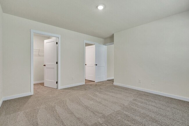 Building Photo - 627 Fox Den Cir