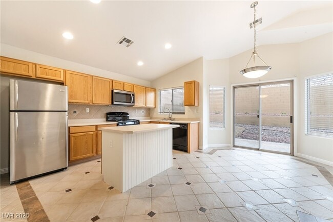 Building Photo - 11073 Vallerosa St