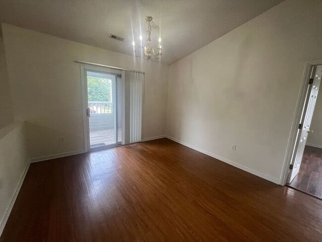 Building Photo - Breezewood Condo, 2 Brd/2bath, center of W...