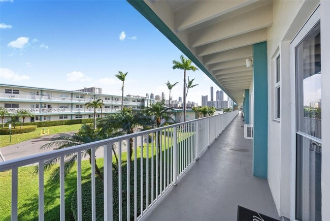 Building Photo - 3922 NE 166th St