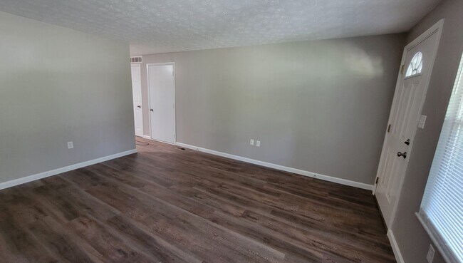 Building Photo - 915 S Maple Ave