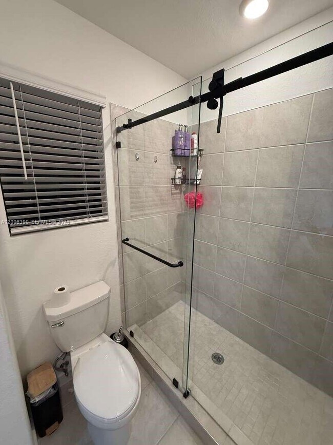 Building Photo - 441 NE 13th St