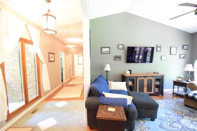 Building Photo - 187 Lakewind Ct