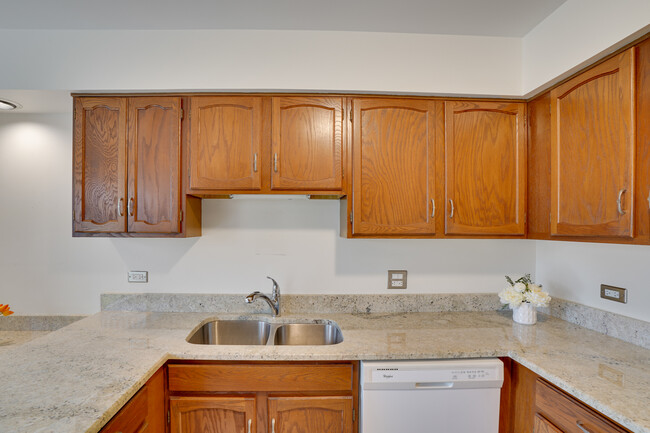 Building Photo - 1330 Cromwell Ct