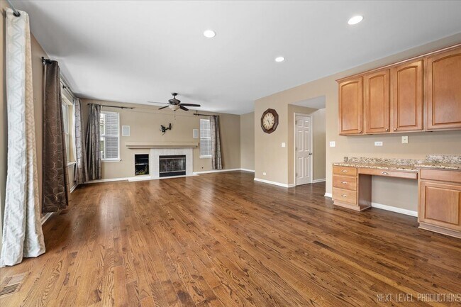 Building Photo - 706 Versailles Pkwy