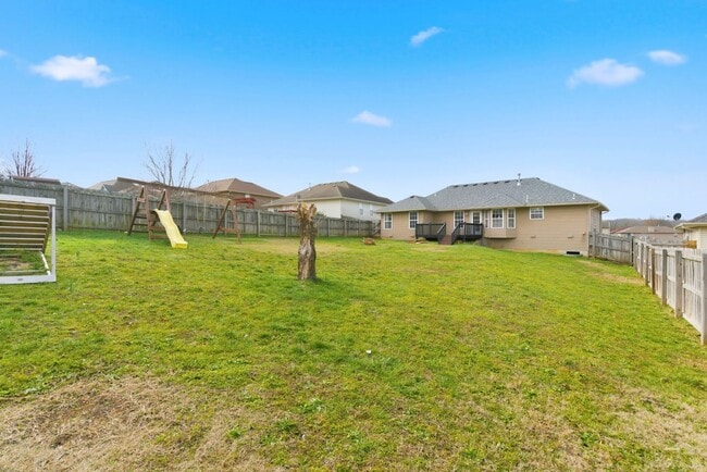 Building Photo - 3 Bedroom | 2 Bathroom | 2 Car Garage | Springfield MO | Fenced Back Yard!