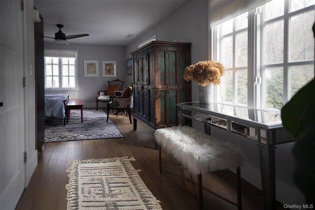 Building Photo - 1144 Post Rd