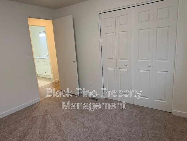 Building Photo - 1937 S Owyhee St