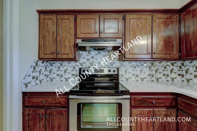 Building Photo - 841 N Robinson Ave