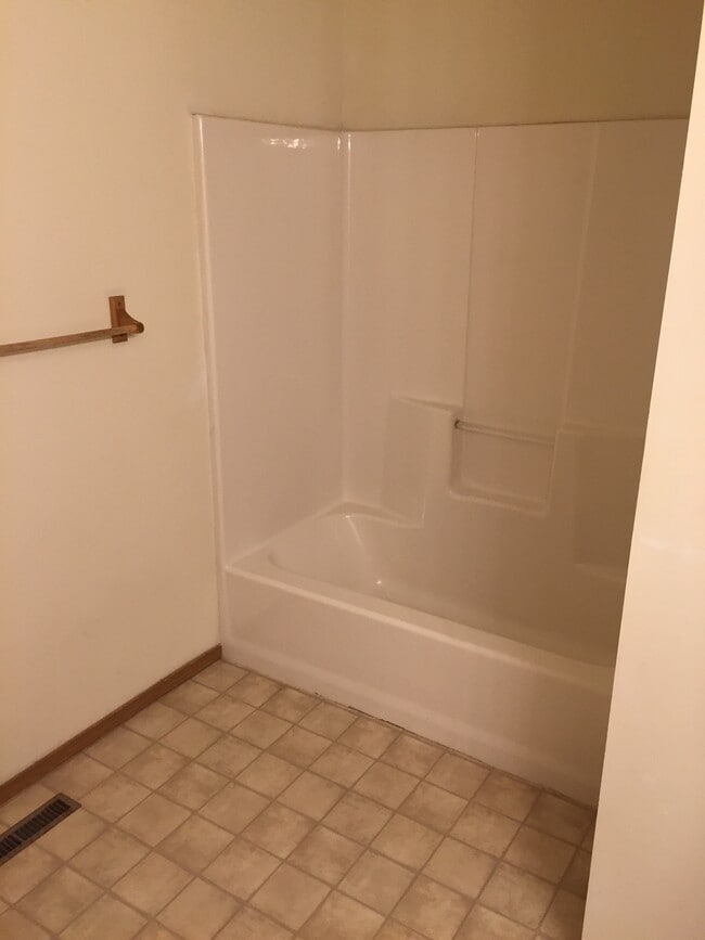 Building Photo - 3360 S Parkmont Ct